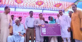 ফ্যামিলি কার্ড বিতরণে আপামর মানুষের জীবনমানের উন্নয়ন ঘটবে: বাণিজ্যমন্ত্রী